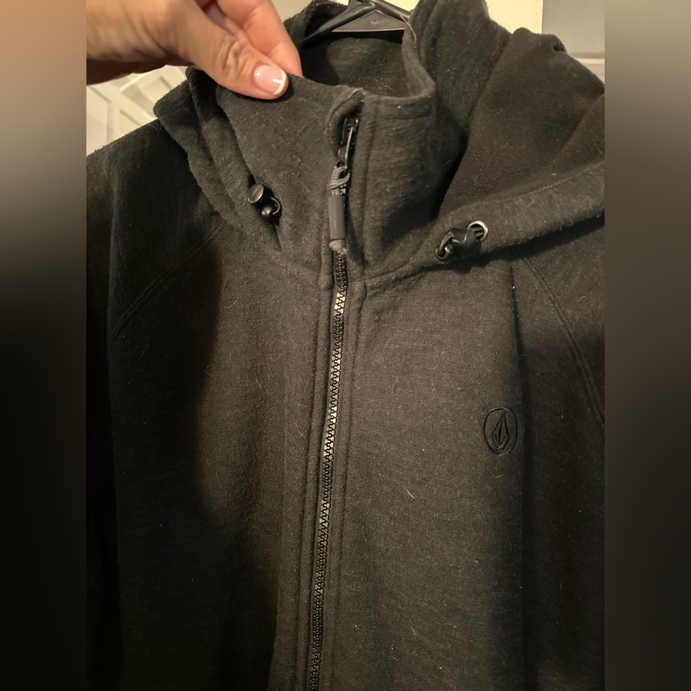 Volcom Black Label jacket fleece lined used for layering to snowboard